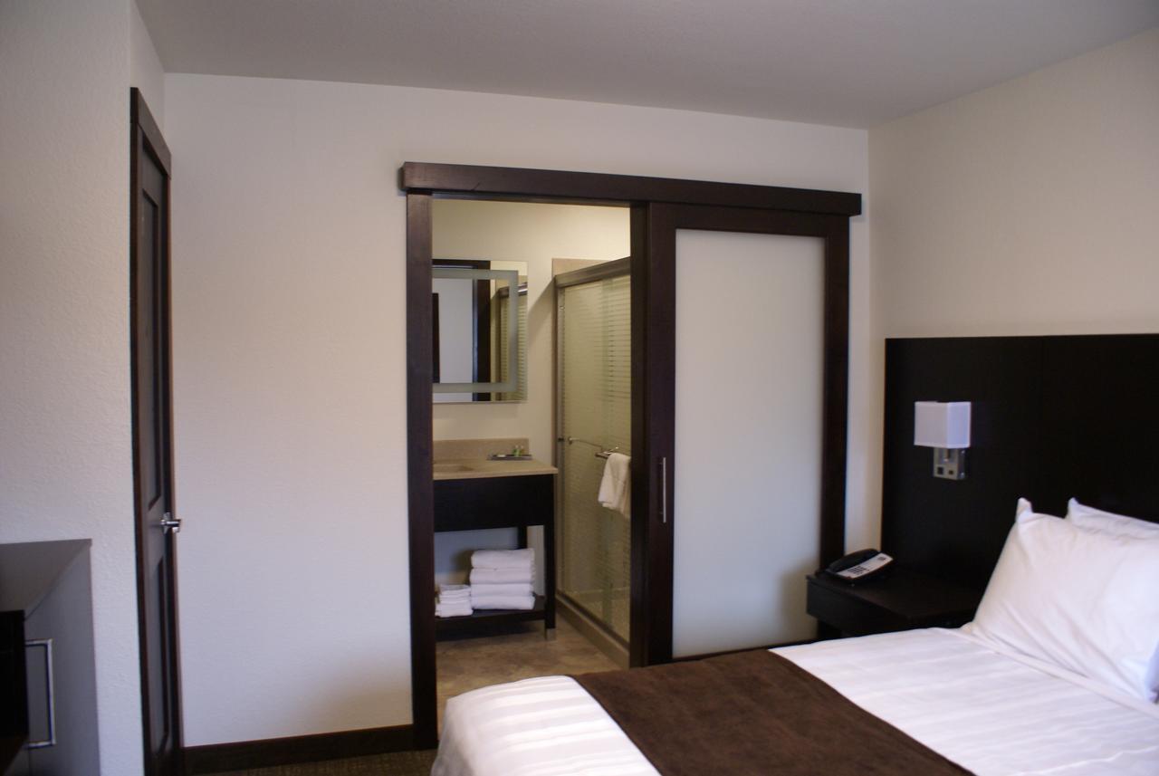 Boarders Inn & Suites By Cobblestone Hotels - Syracuse Ngoại thất bức ảnh