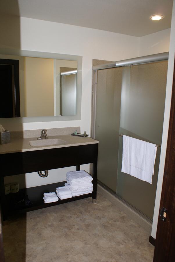 Boarders Inn & Suites By Cobblestone Hotels - Syracuse Ngoại thất bức ảnh