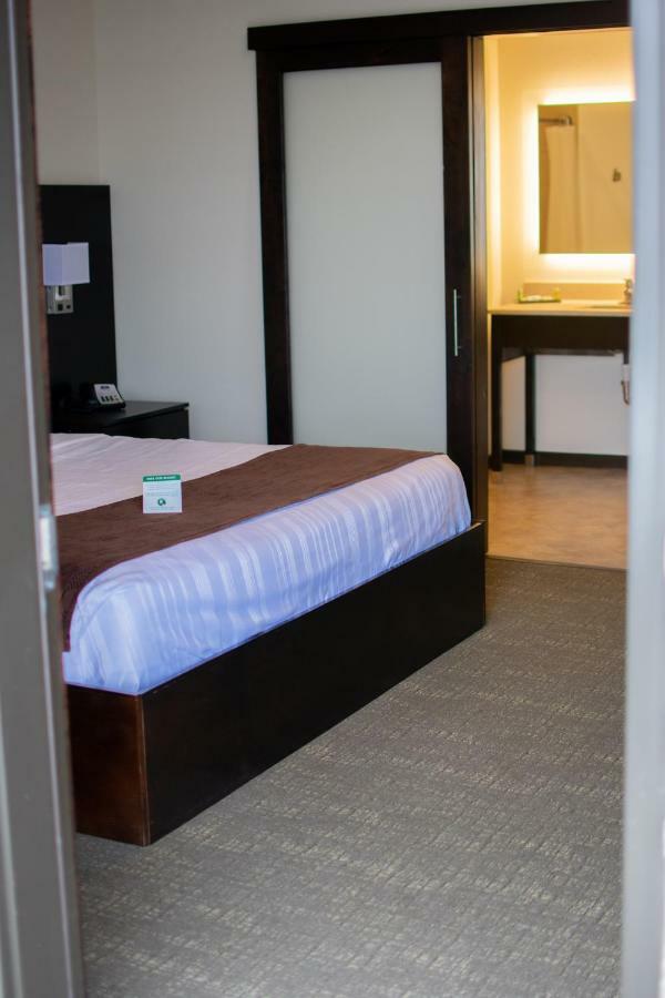 Boarders Inn & Suites By Cobblestone Hotels - Syracuse Ngoại thất bức ảnh
